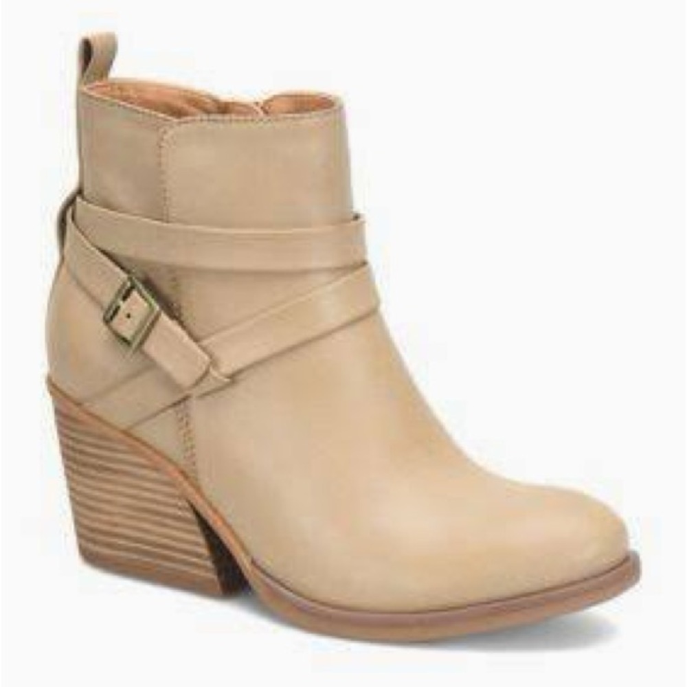 Korks Heidi Block Heel Bootie in Cream Size 8 M